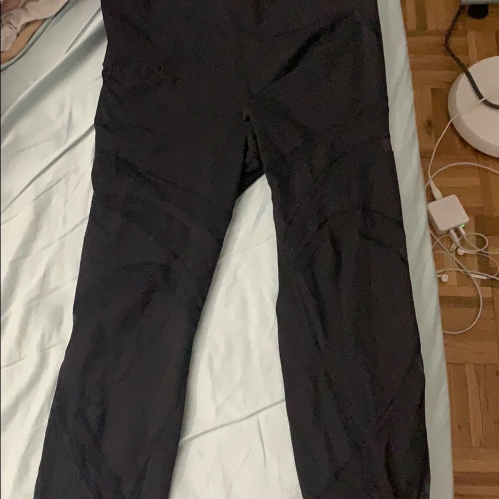 Lululemon size 12 workout pants black mesh pattern